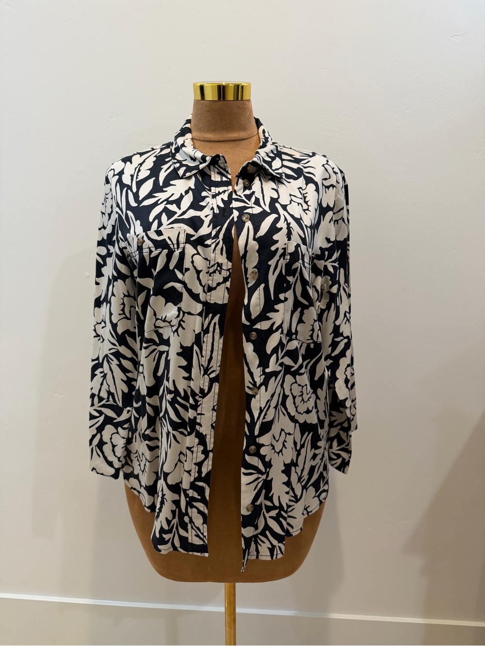 Women's Sanctuary Black & White Floral Button-Up Shirt